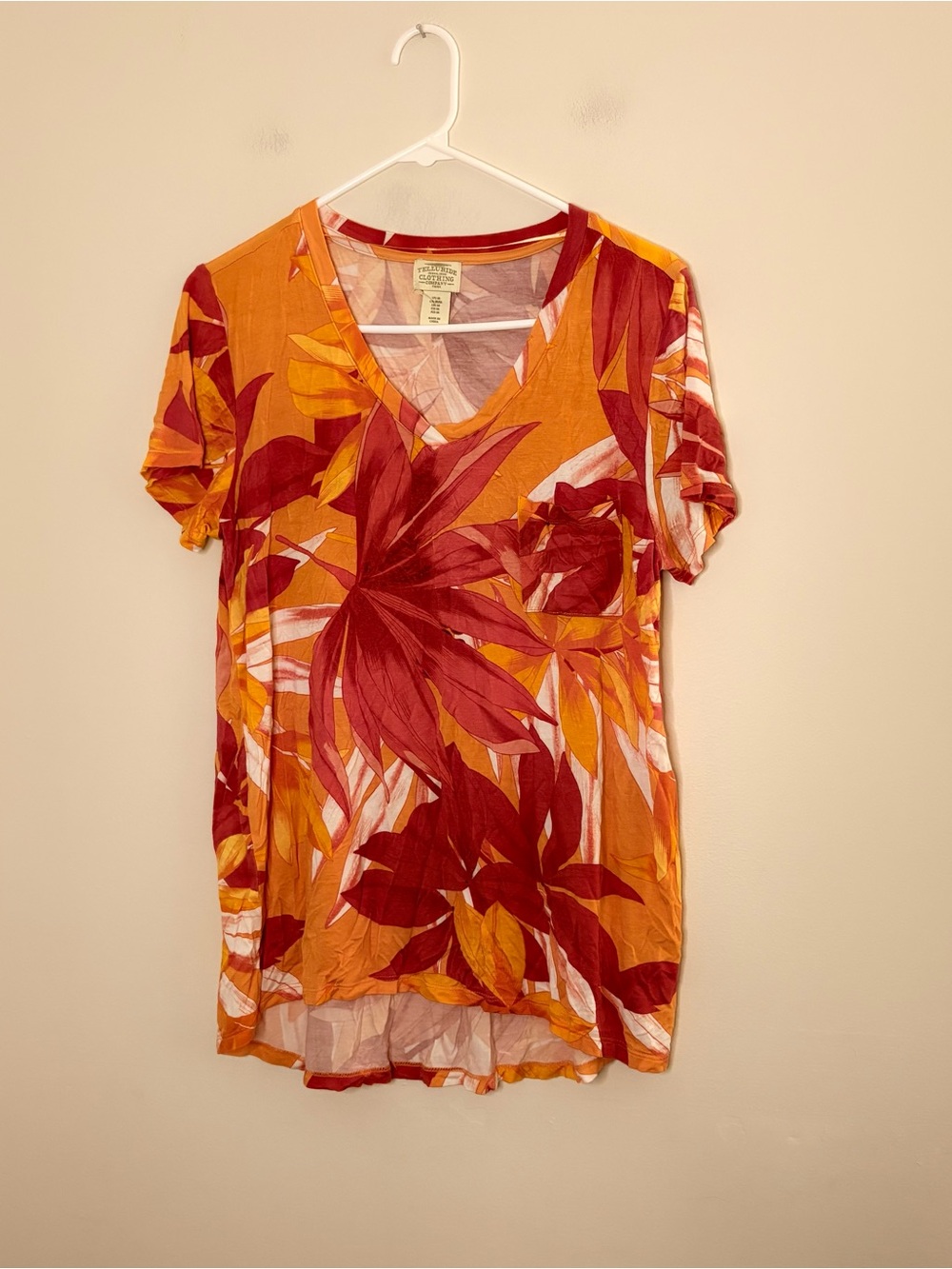 Telluride Clothing Women’s Medium Short Sleeve Top Red Orange Floral Viscose